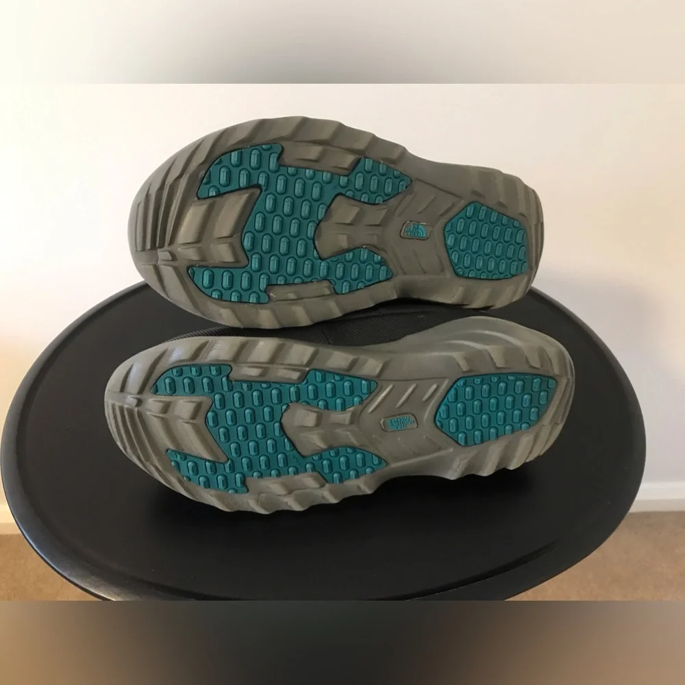 The iconic North Face Bootie is keep your feet warm during cold winter. - Picture 13 of 15